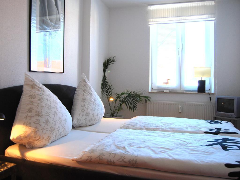 Ferienwohnung Warnemuende Am Kurpark Rostock Kamer foto
